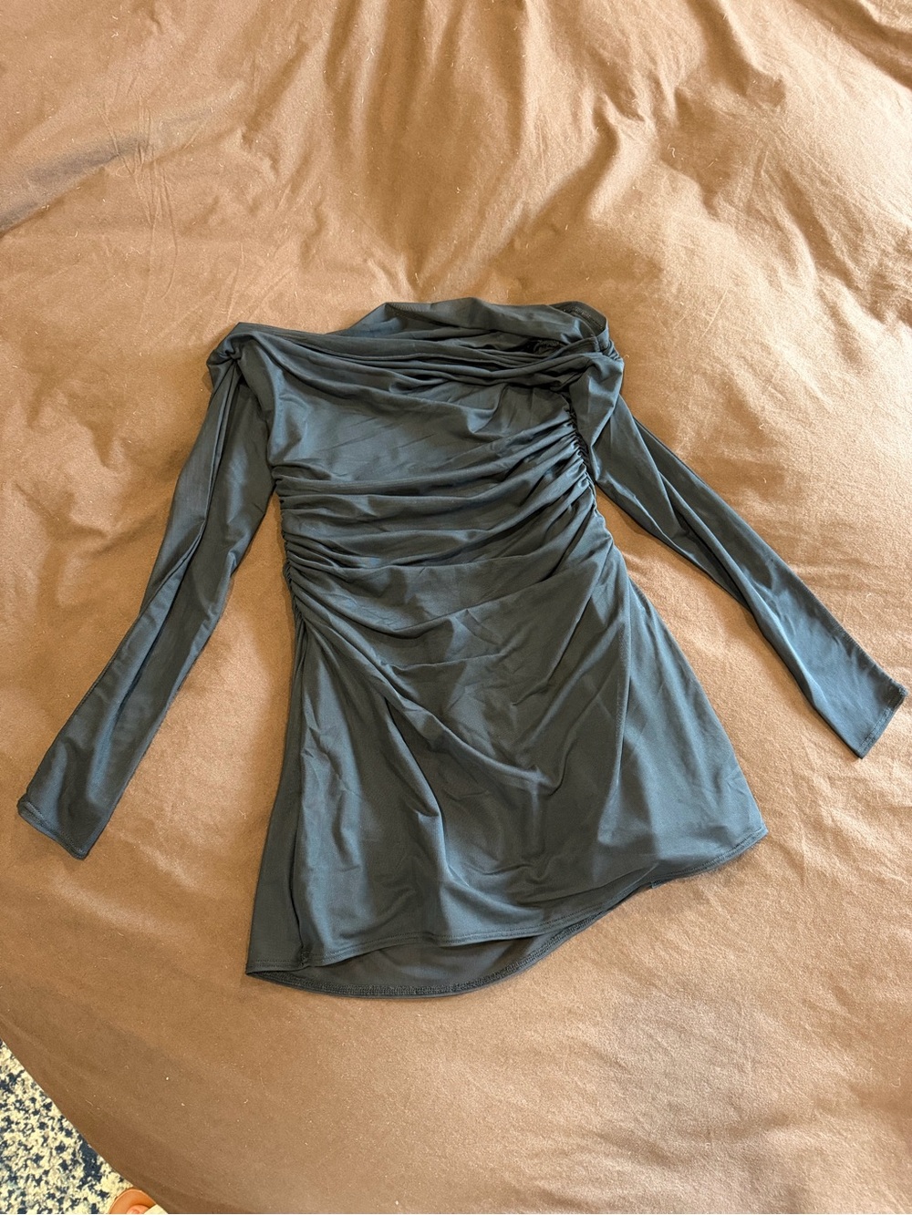 Abercrombie & Fitch Off the Shoulder Long Sleeve Ruched Dress